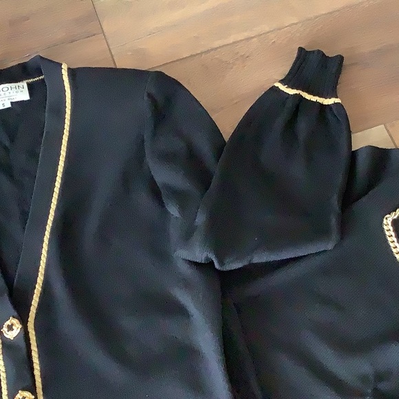 Gorgeous black and gold Knit Sweater Set by St.John 🖤🖤🖤🖤💛 - Picture 9 of 10